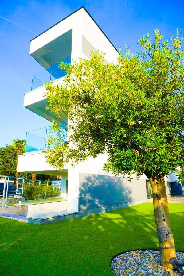 Villa Mirno More Apartments Malinska Exterior foto