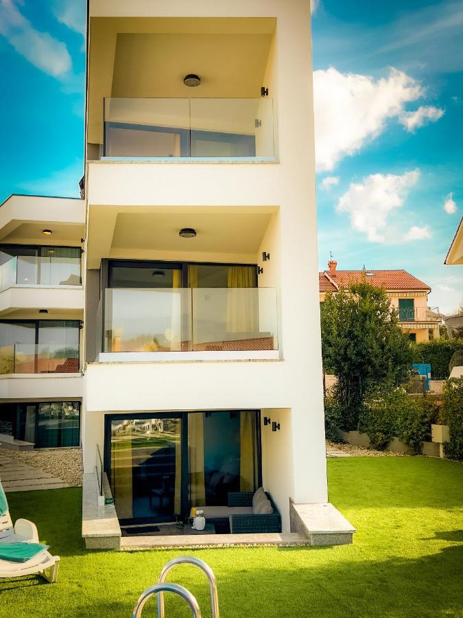 Villa Mirno More Apartments Malinska Exterior foto